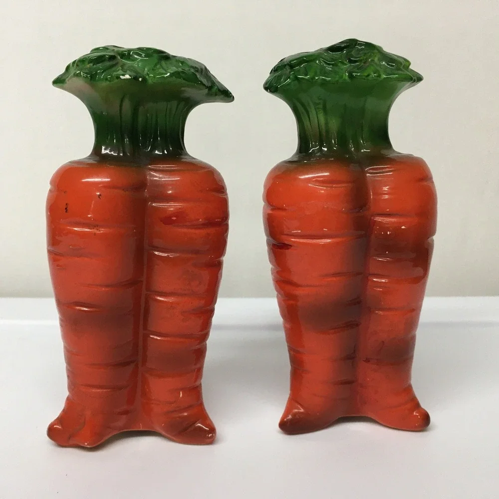Vintage Bunch of Carrots Ceramic Salt and‎ Pepper Shakers Japan Kitschy 6